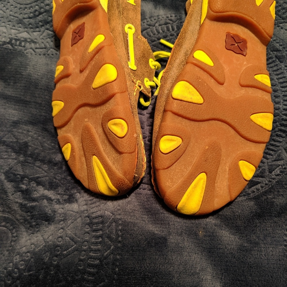 Shoes - Picture 2 of 4